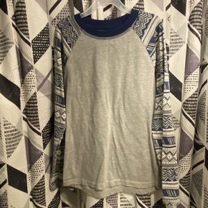 🎉4/$20🎉 Boy’s Size S Long Sleeve Shirt